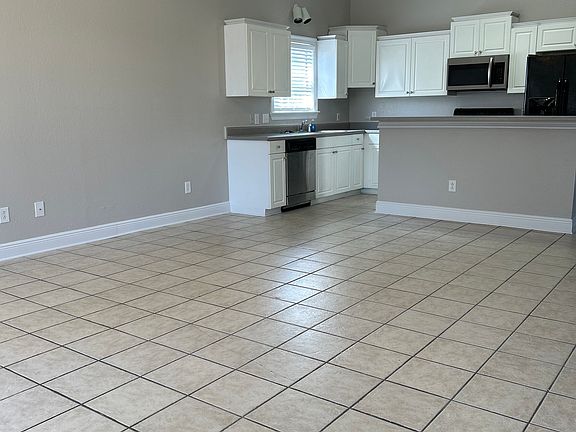 2nd image of 957 Saint Andrews Ln