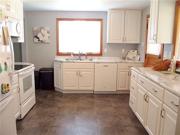 3rd image of 417 Hickory Dr