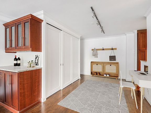 4th image of 7 E 14th St APT 618