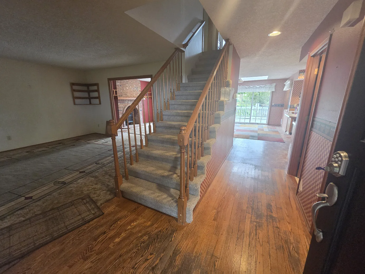 4 bed, 2142 sqft, $3,500 — Photo 3
