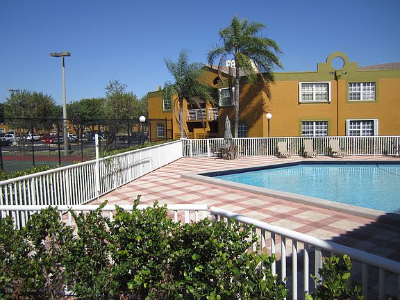 3rd image of 9731 Fontainebleau Blvd #F206