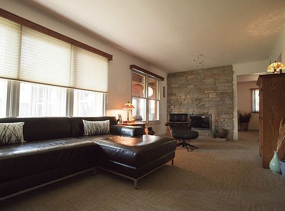 4th image of 51 W Devon Ave
