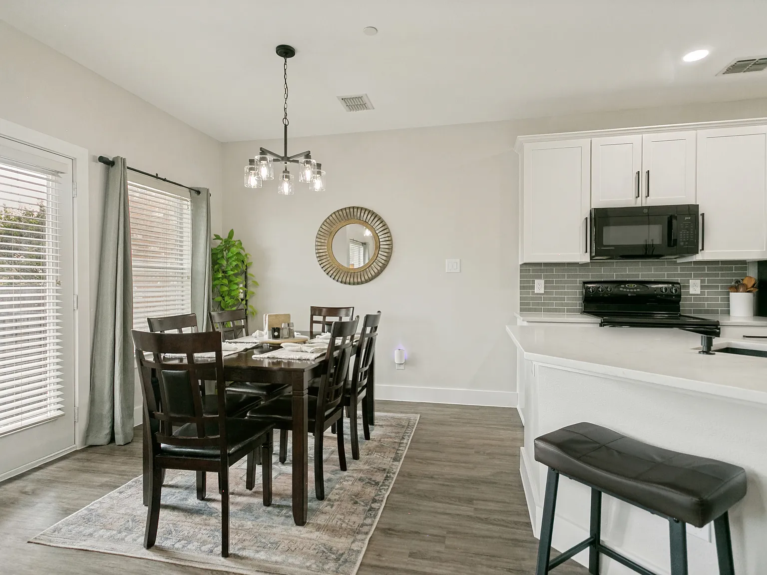 2 bed, 1632 sqft, $2,800 — Photo 4