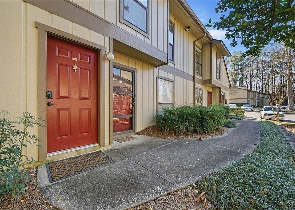 1st image of 1104 Woodcliff Dr