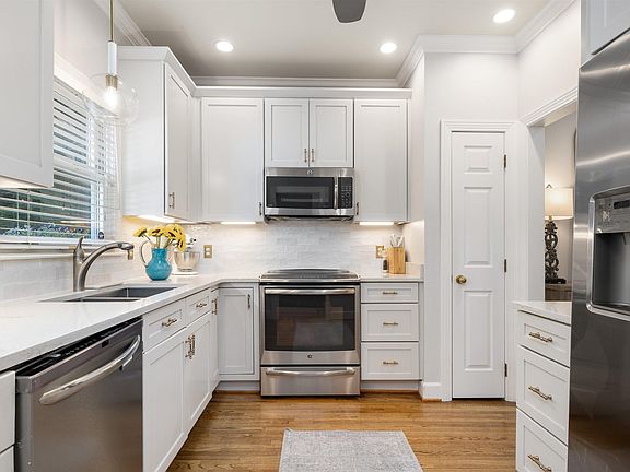 3rd image of 3027 Highland Ave S