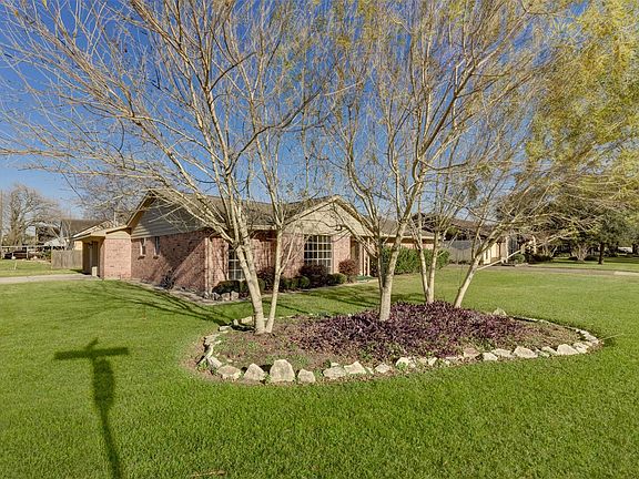 3rd image of 501 Denard Ln