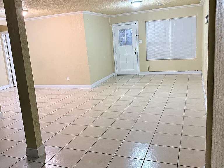 1109 Wedgewood Cir — Photo 4