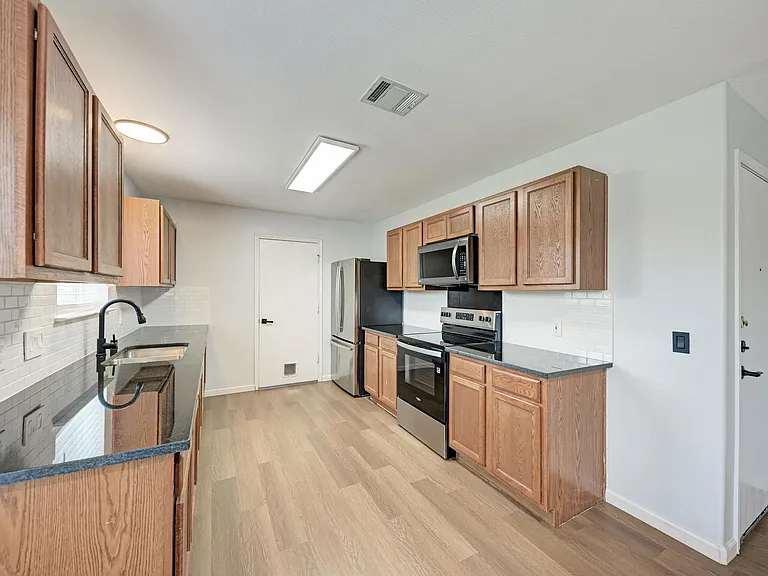 125 Holland St — Photo 15