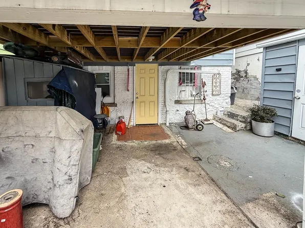 125 Poplar Street image 24 of 44