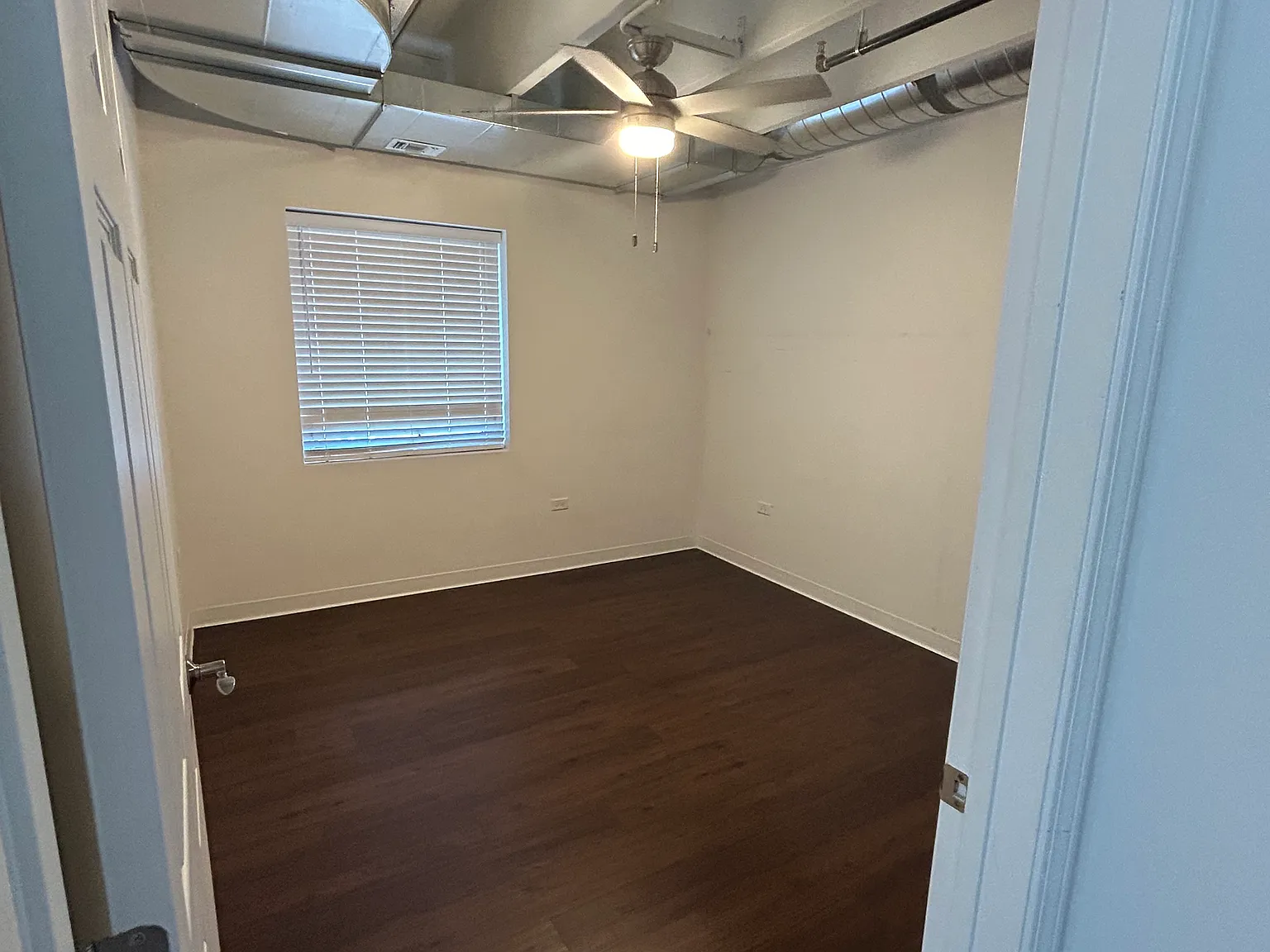2 bed, 1.5 bath, 1135 sqft, $2,500 — Photo 3