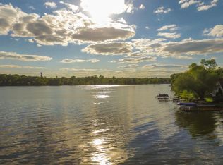 189 Peninsula Rd, Medicine Lake, MN 55441