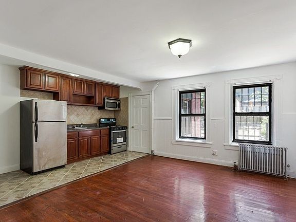 3rd image of 270 Hancock St APT 1