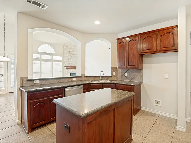 11800 Pondview Ln — Photo 18
