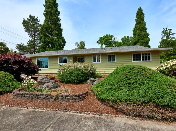 701 Aldercrest Dr, Newberg, OR 97132