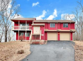 2271 Apley Ct, Bushkill, PA 18324