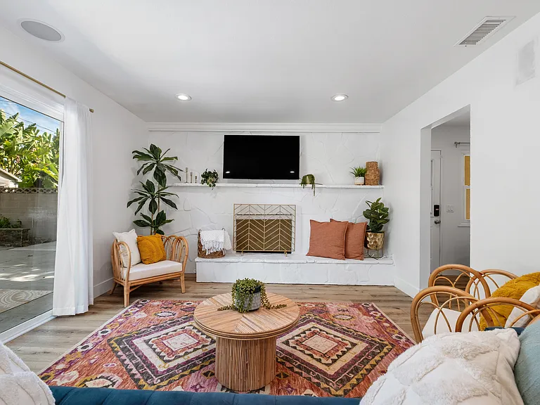 16002 Warren Ln — Photo 22