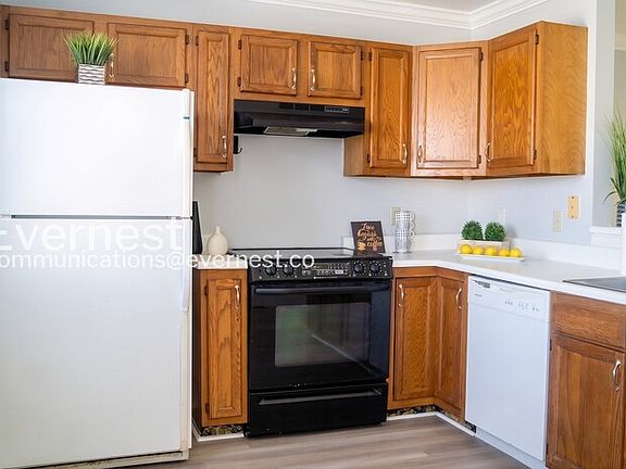 3rd image of 4809 Brighton Ln