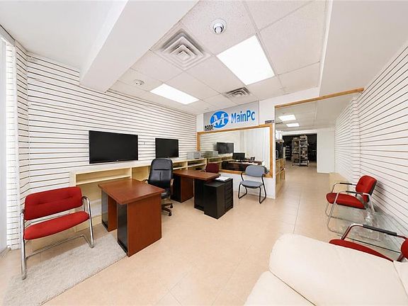 4th image of 340 Kings Hwy