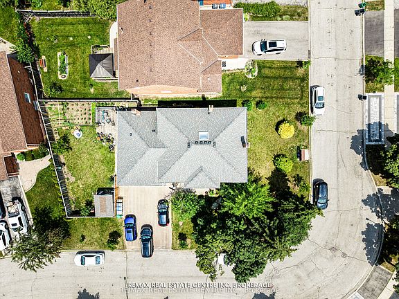 4th image of 4449 Idlewilde Cres