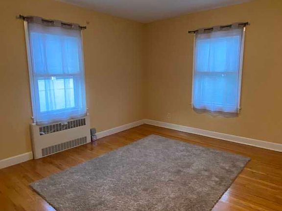 3rd image of 152 Northampton St
