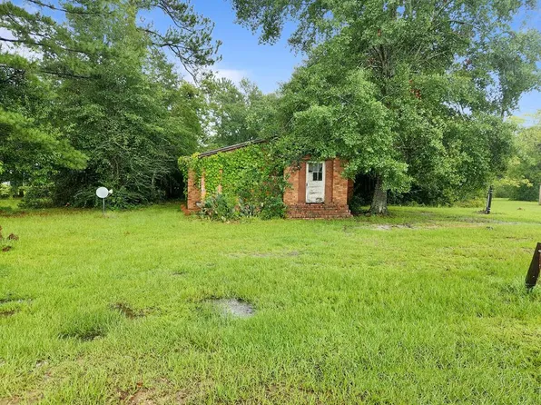 107 McArthur St, Ashford, AL 36312