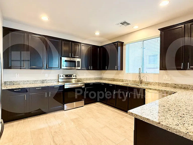 3747 E Hans Dr — Photo 3