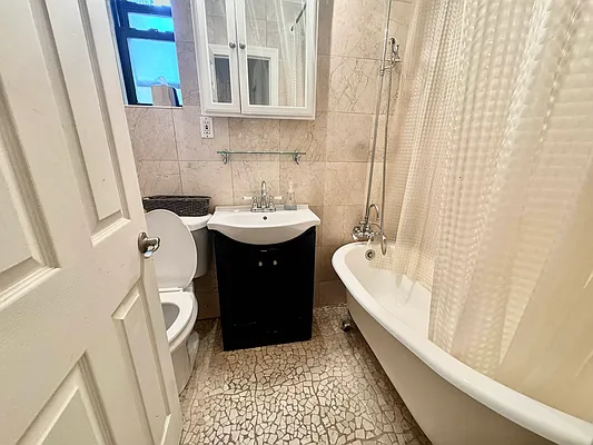 Rented by Papp Realty | media 7