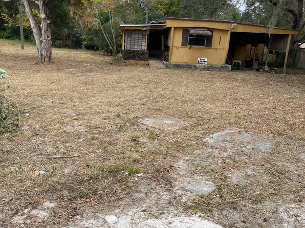 203 Palmway Dr, Satsuma, FL 32189