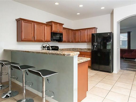 5th image of 354 Highland Meadows St