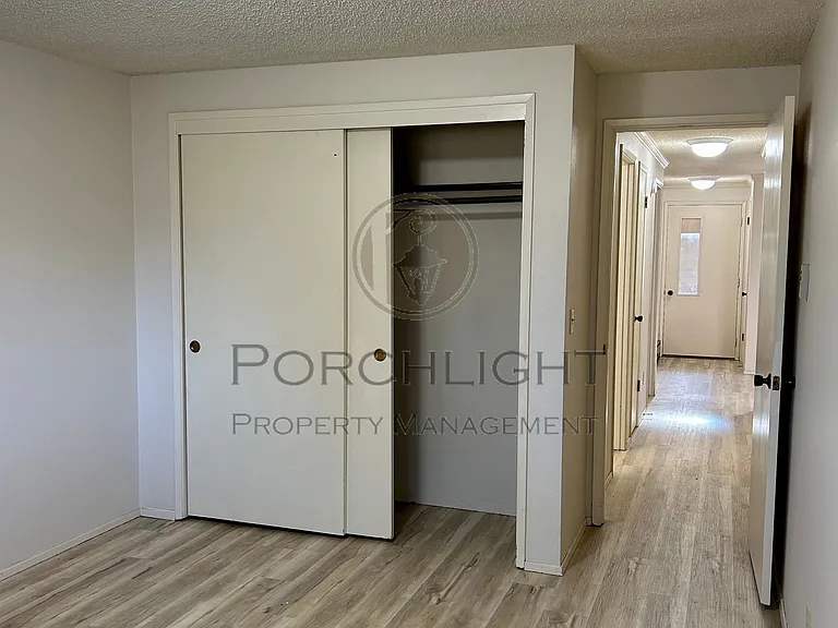 La Villa Apartments — Photo 28