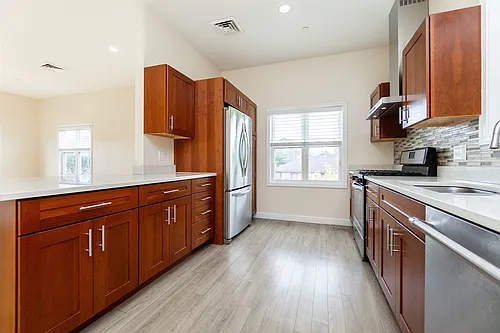909 Hancock St #1 Photo 1