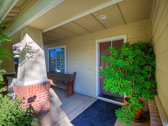 4th image of 2552 E Pryor Dr