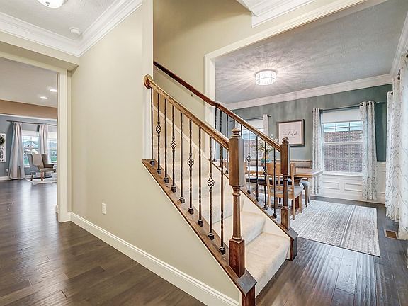 4th image of 9665 Linden Brook Dr