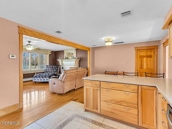 5th image of 137 Sunset Drive
