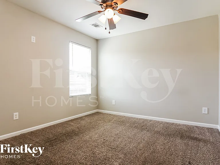 4778 Woodford Cir — Photo 13