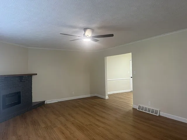 2310 S Kings Ave — Photo 6