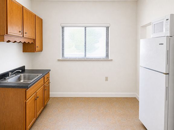 5th image of 402 Atwood St
