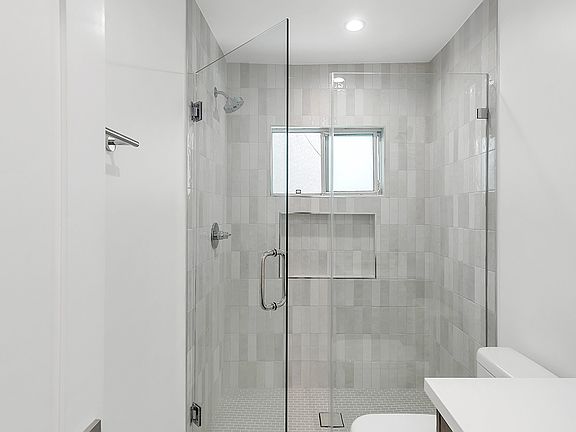 5th image of 921 N Gardner St APT 7