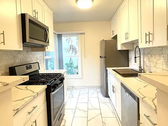 4th image of 1215 N Hayworth Ave #18