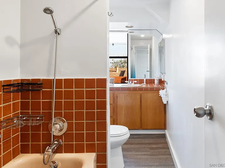 5643 Linda Rosa Ave — Photo 23