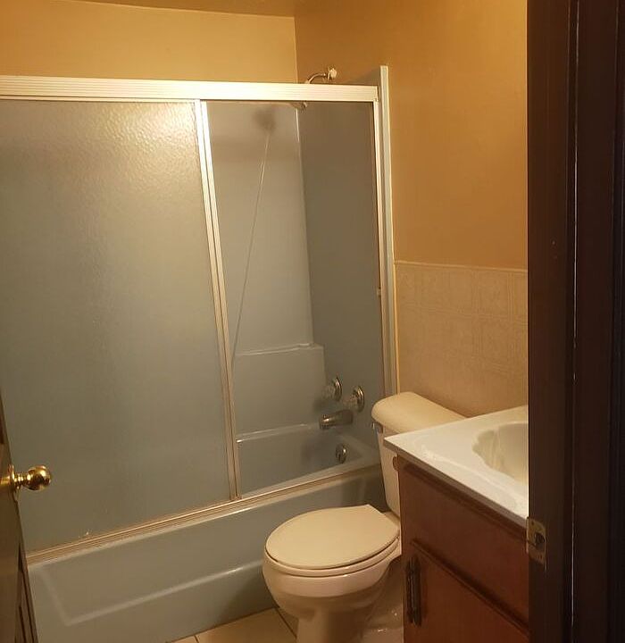 2nd image of 117 W Euclid Ave