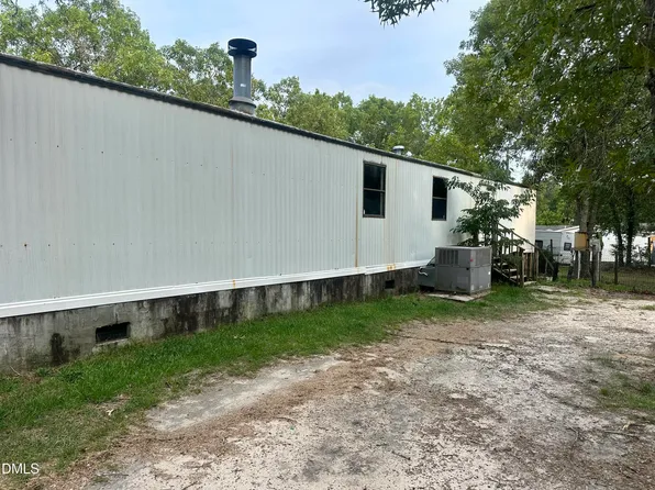 148 Autumn Dr, Vass, NC 28394