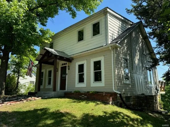 108 N 3rd St, Clarksville, MO 63336