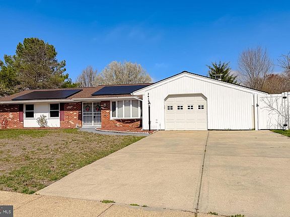 3rd image of 2419 Pinefield Rd