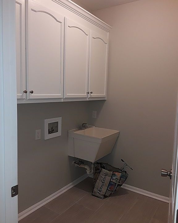 1st image of 441 Linsbury Ct