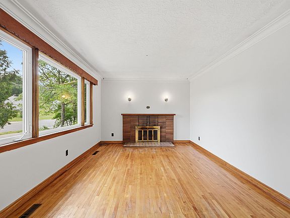 4th image of 13 Brigadoon Ave