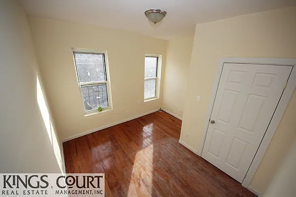 Rented by Kings Court Real Estate | media 28