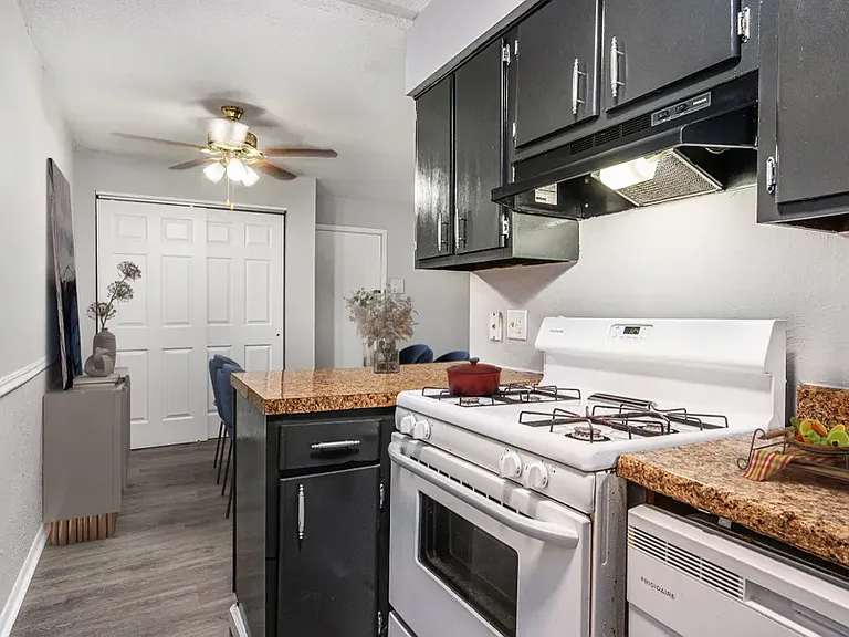 Brookhill Apartments — Photo 12
