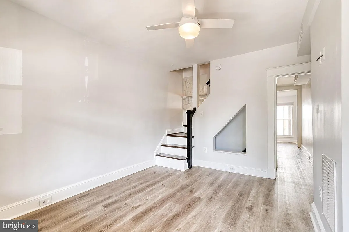 Building Photo - 860 W 33rd St
