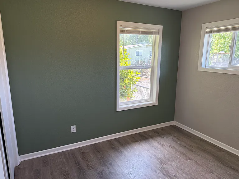 406 Hillview Dr — Photo 16